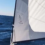Botel Le Nid Marin,un Voilier Pour Deux Vieux Port