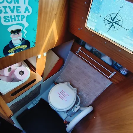 Le Nid Marin,un Voilier Pour Deux Vieux Port * Sète