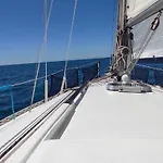 Nui Insolite A Bord D'un Voilier Vieux Port *