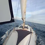 Le Nid Marin,un Voilier Pour Deux Vieux Port