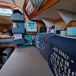 Le Nid Marin,un Voilier Pour Deux Vieux Port Bateau-hôtel *