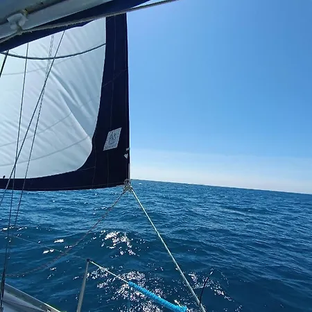 Bateau-hôtel Insolite Au Fil De L'eau
