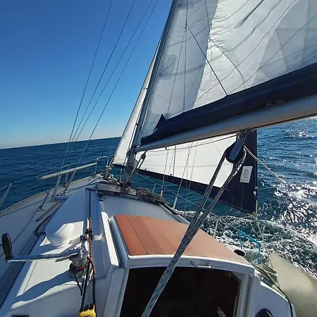Le Nid Marin,un Voilier Pour Deux Vieux Port بوتيل
