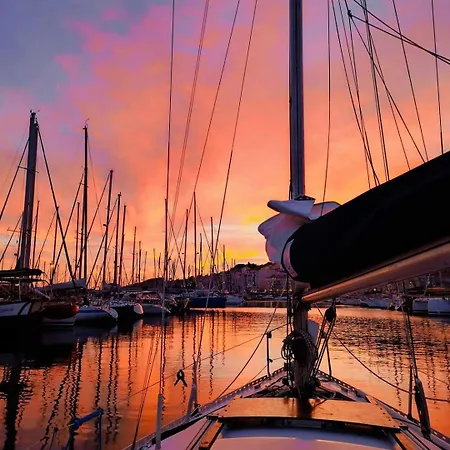 Le Nid Marin,un Voilier Pour Deux Vieux Port بوتيل *