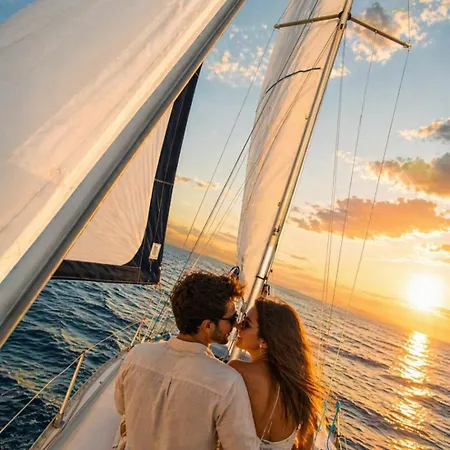 Nuit Insolite A Bord D'un Voilier Vieux Port *