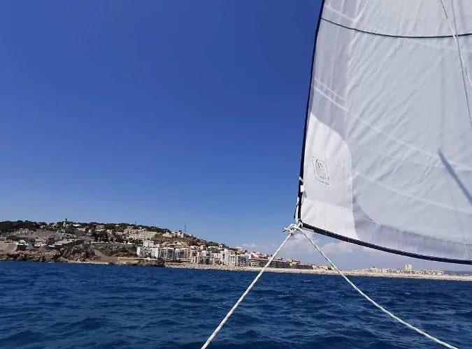 Escale à Sète nuit insolite au fil de l'eau Botel