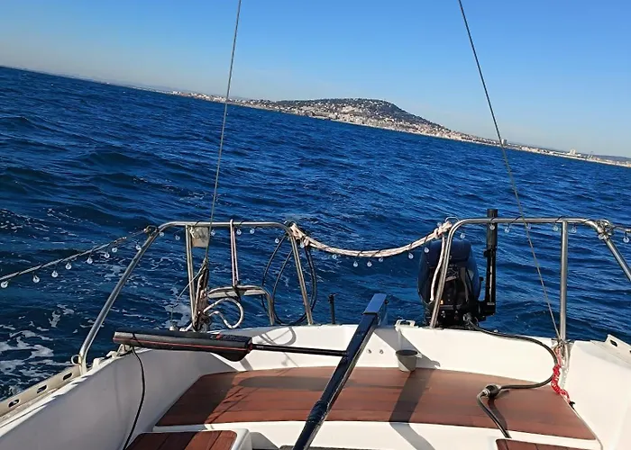 Nui Insolite A Bord D'un Voilier Vieux Port Botel *