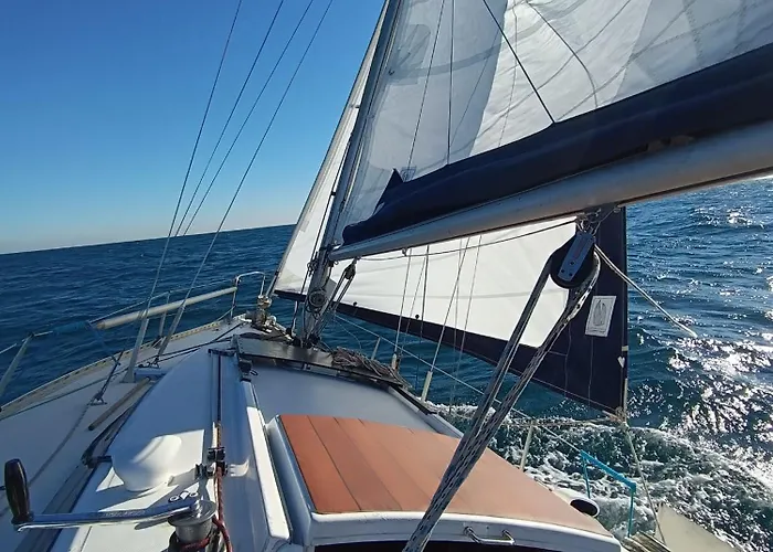 Escale à Sète nuit insolite au fil de l'eau Botel